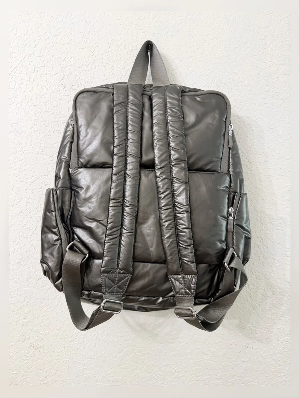 NWOT - Baggallini Go To Laptop Flap Backpack in Gunmetal Puff